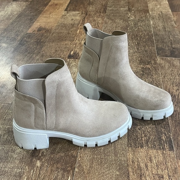 Soda Women's Faux SuedeChelsea Pull on ug Ankle Boots, Clay Color - Light Tan - Picture 3 of 8